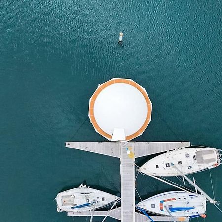 Anthenea Suite Hoteliere Flottante ペロス・ギレック エクステリア 写真