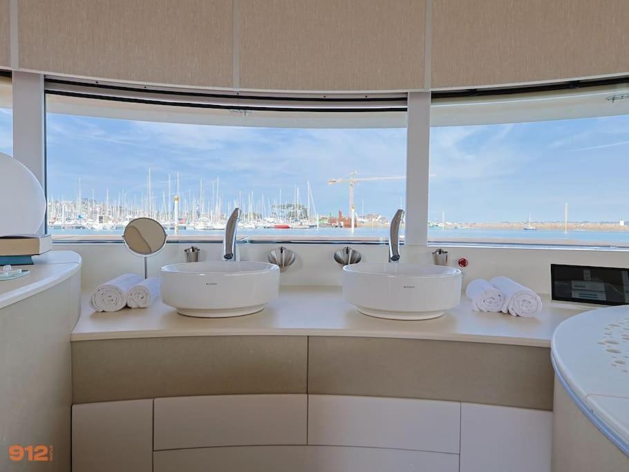 Anthenea Suite Hoteliere Flottante ペロス・ギレック エクステリア 写真