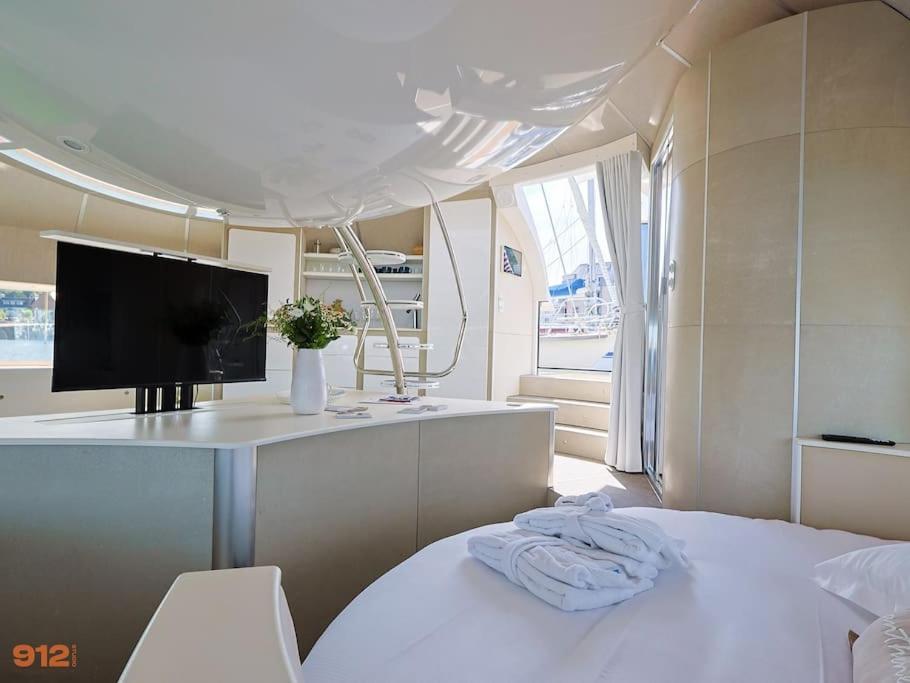 Anthenea Suite Hoteliere Flottante ペロス・ギレック エクステリア 写真