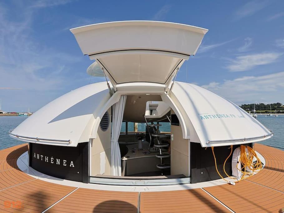 Anthenea Suite Hoteliere Flottante ペロス・ギレック エクステリア 写真